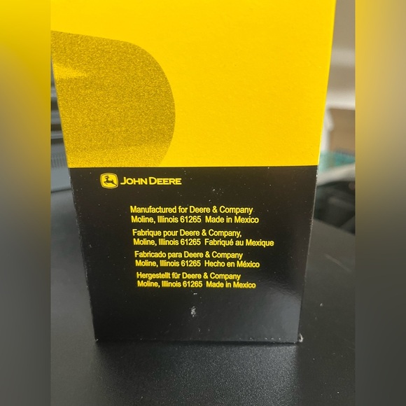 John Deere Oil Filter RE19626 - Picture 2 of 3